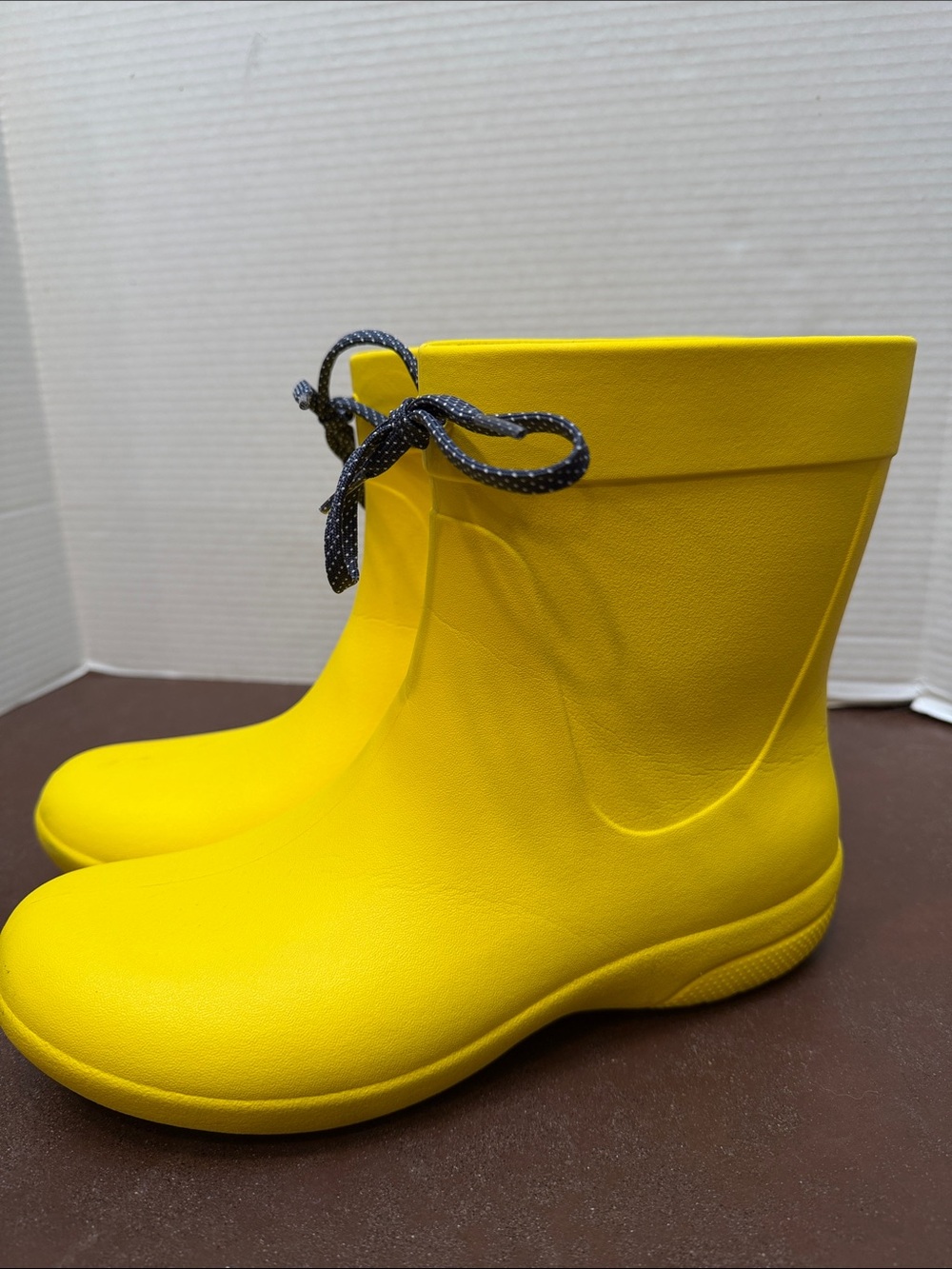 Yellow Crocs Freesail Women's Waterproof Rain Boots, size 8